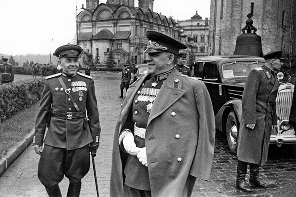 العرض العسكري الأول بمناسبة النصر على ألمانيا النازية في الحرب الوطنية العظمى (1941-1945) على الساحة الحمراء، موسكو 24 يونيو/ حزيران 1945 - سبوتنيك عربي