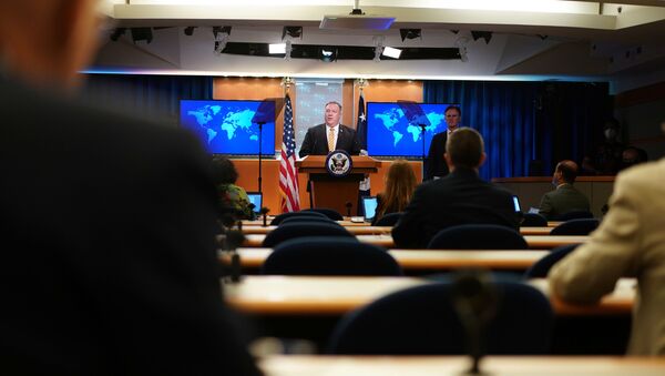 وزير الخارجية الأمريكي مايك بومبيو يعقد مؤتمرا صحفيا حول التعامل مع الصين وإيران - سبوتنيك عربي