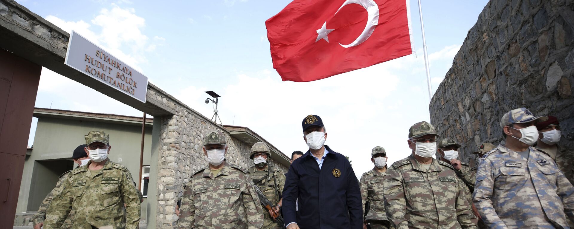 وزير الدفاع التركي، خلوصي أكار يرتدي كمامة، الحدود بين تركيا والعراق 19 يونيو 2020 - سبوتنيك عربي, 1920, 05.04.2021