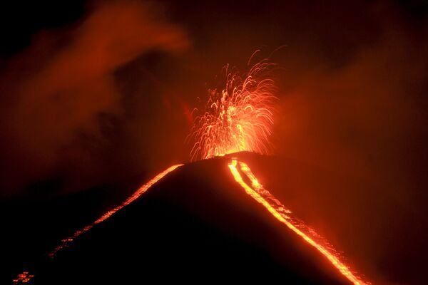 ثوران بركان باكايا في غواتيمالا، 20 يونيو 2020 - سبوتنيك عربي