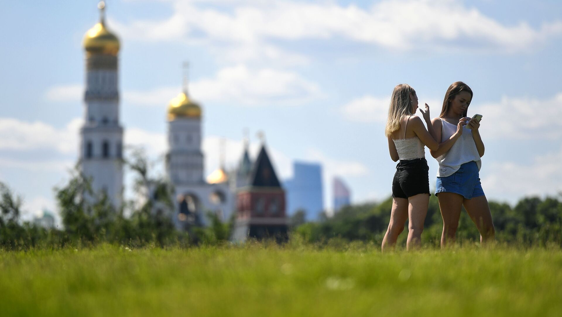 الصيف في موسكو - إعادة فتح حديقة زارياديه، 26 يونيو 2020 - سبوتنيك عربي, 1920, 23.04.2021