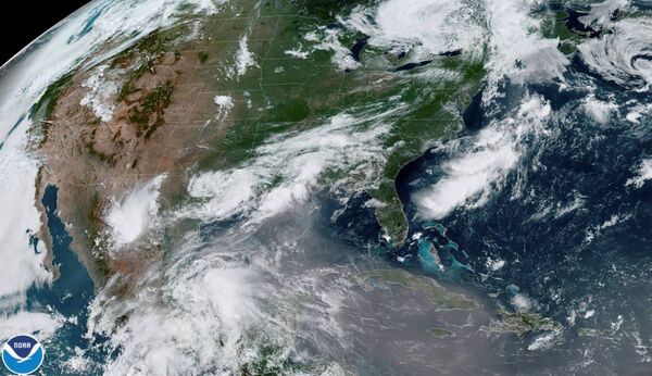 صورة  لاقتراب العاصفة الرملية من السواحل الأمريكية من القمر الصناعي OES-East التابع للإدارة الوطنية للمحيطات والغلاف الجوي، الولايات المتحدة 24 يونيو 2020 - سبوتنيك عربي