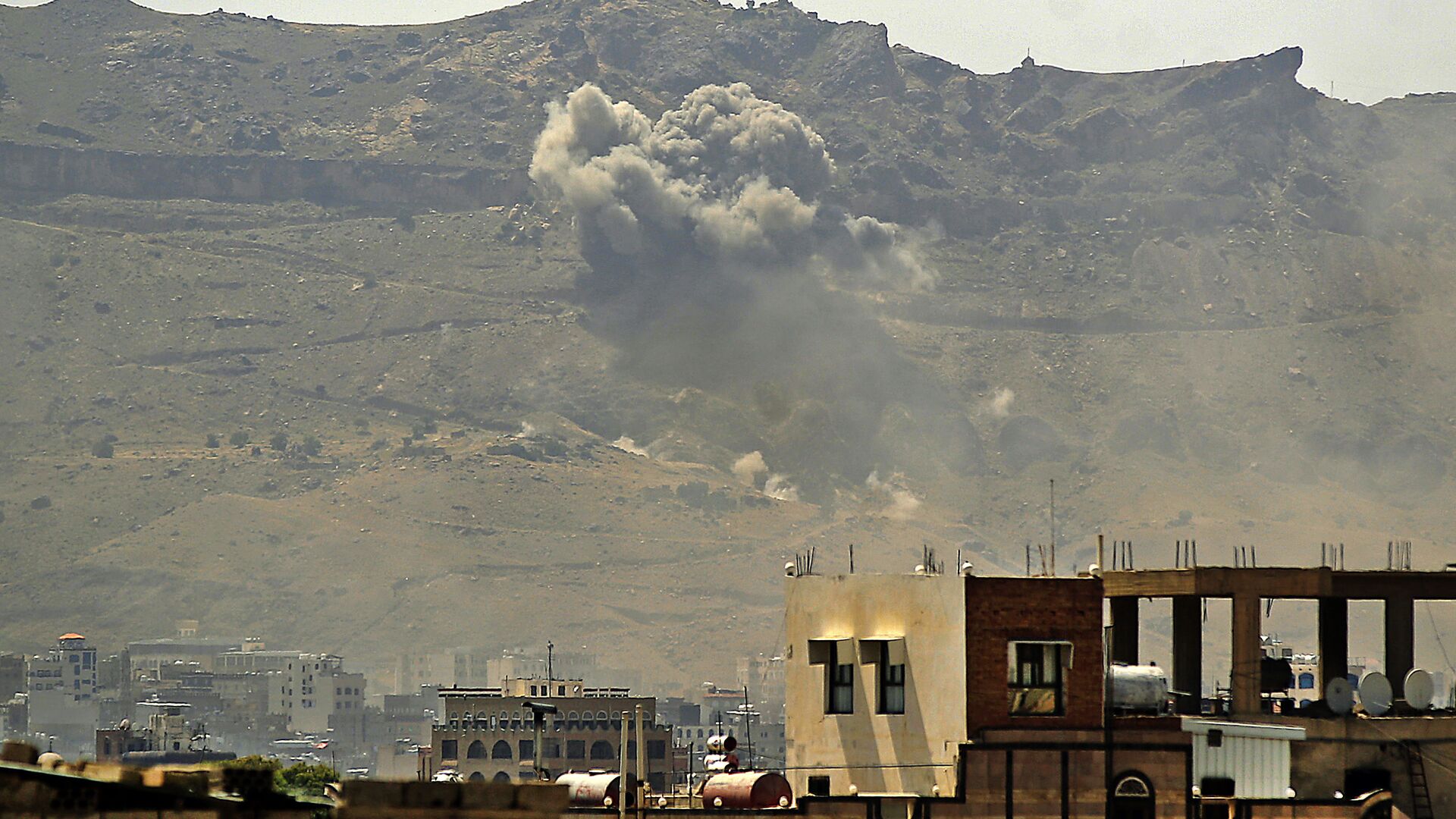 قوات التحالف العربي تشن هجوما على مدينة صنعاء، اليمن 1 يوليو 2020  - سبوتنيك عربي, 1920, 24.11.2021