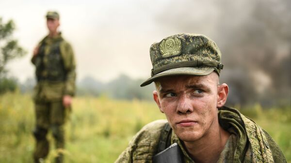 تدريبات الجيش الروسي أحد الحقول العسكرية في ضواحي موسكو، روسيا 8 يوليو 2020 - سبوتنيك عربي